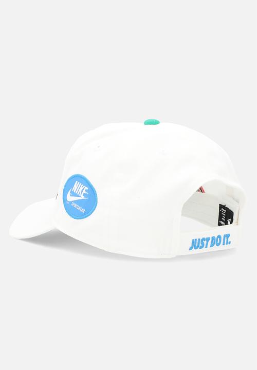 Nike - Nan multi patch club cap - white