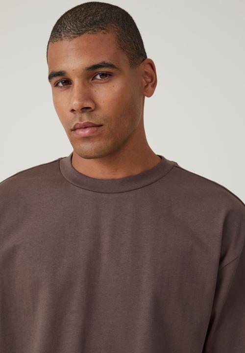 Cotton On - Box Fit Plain T-shirt - washed chocolate