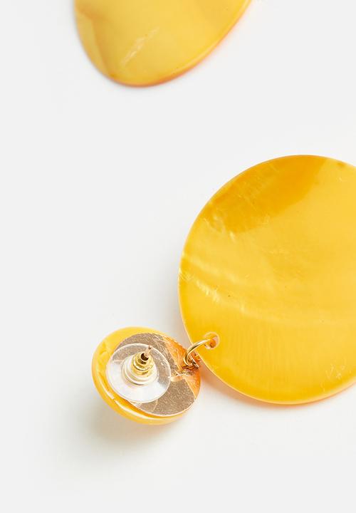 Me&B - The Shell Earrings - Yellow