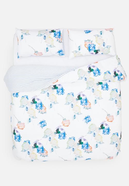 Sixth Floor - Super Soft Reversible Watercolour Hydrangea Floral
