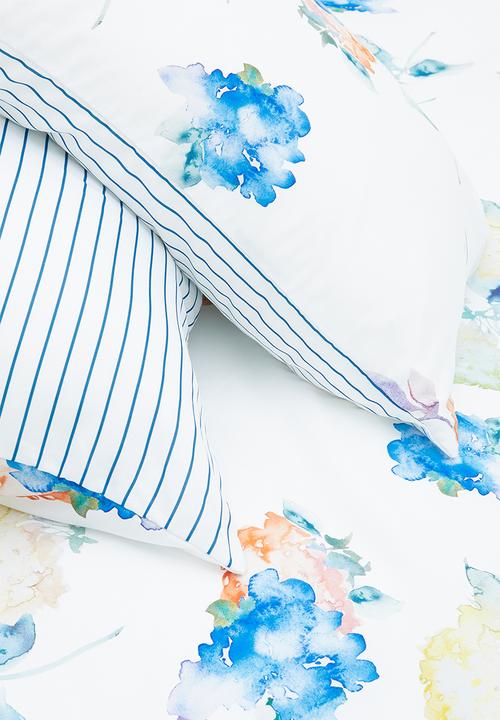 Sixth Floor - Super Soft Reversible Watercolour Hydrangea Floral