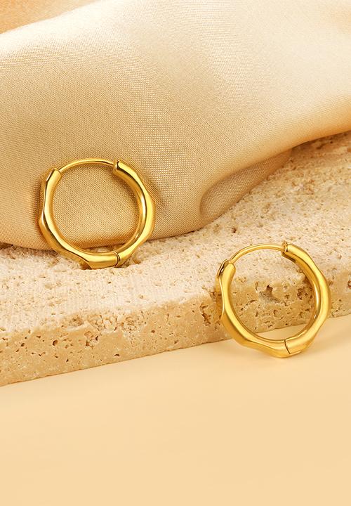 Zoe on Trend - Faceted hoop designer earring - gold