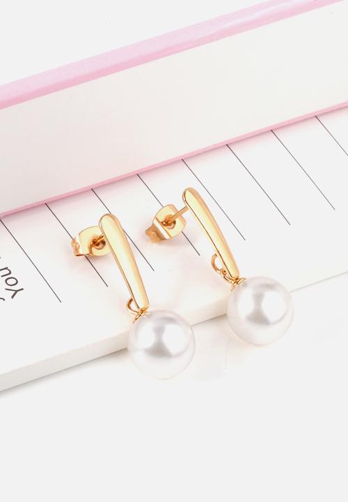 Zoe on Trend - Pearl and bar drop earring - gold