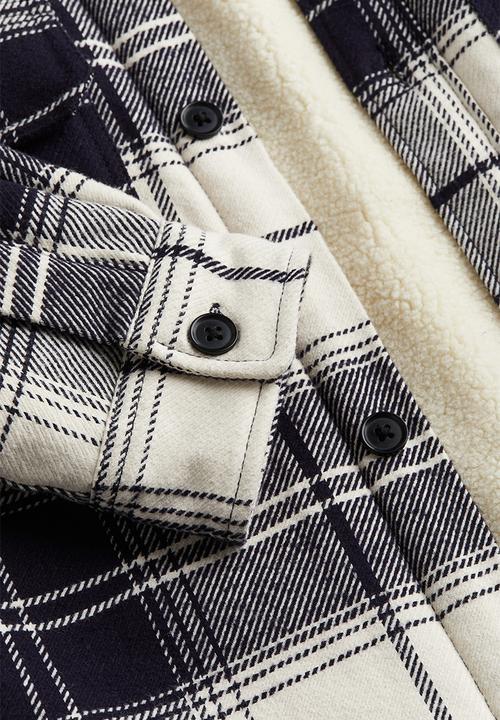 H&M - Regular fit teddy-lined overshirt - Cream Black checked