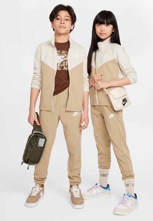 Nike - K nsw tracksuit poly fz hbr - light bone/khaki/white
