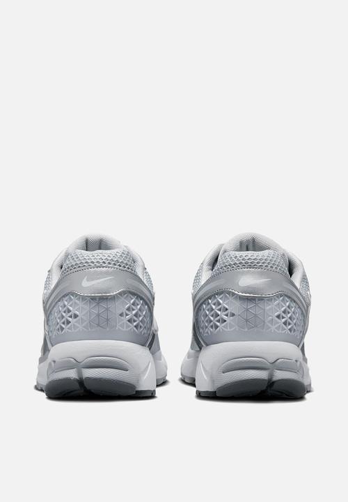 Nike - Zoom Vomero 5