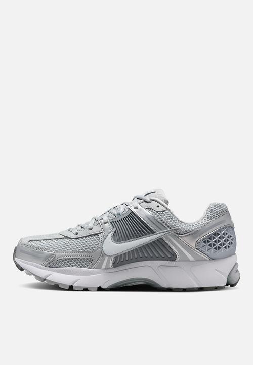 Nike - Zoom Vomero 5