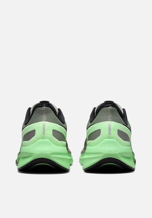 Nike - Structure 25
