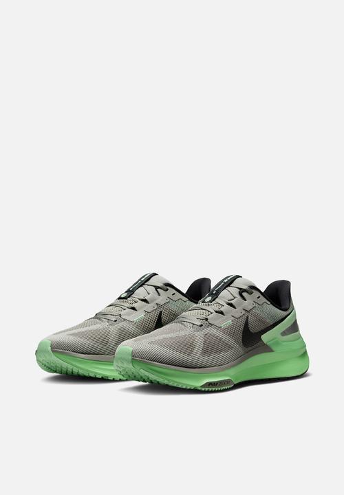 Nike - Structure 25