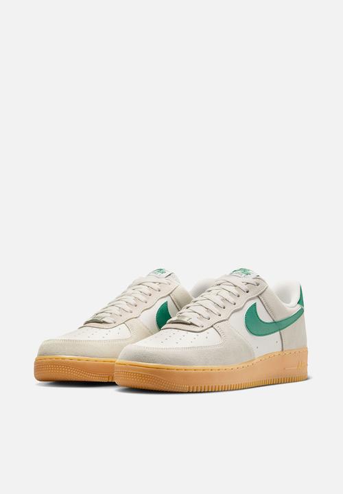 Nike - Air Force 1 '07 LV8
