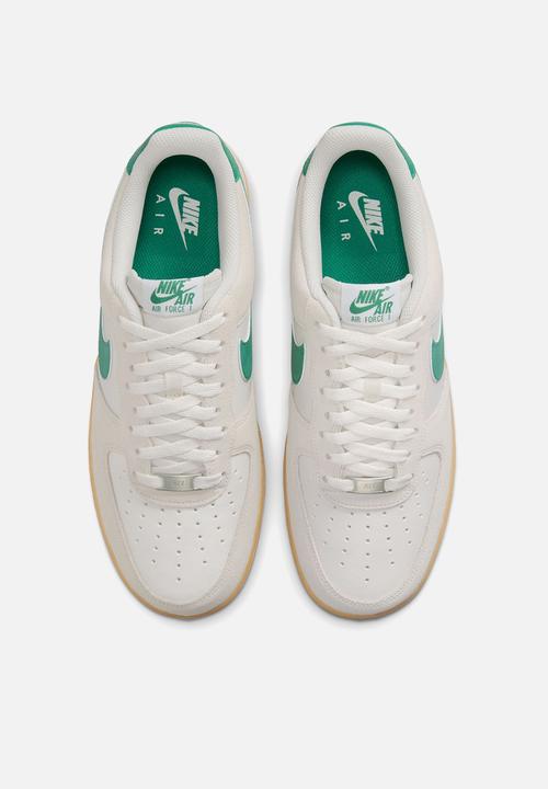 Nike - Air Force 1 '07 LV8
