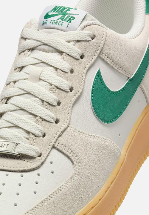 Nike - Air Force 1 '07 LV8