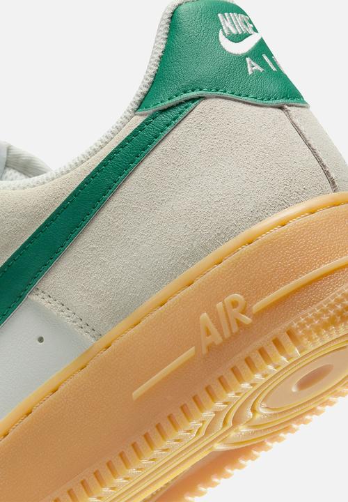 Nike - Air Force 1 '07 LV8