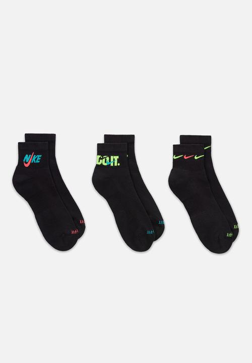 Nike - Everyday Plus Cushioned training ankle socks (3 Pairs) - multi