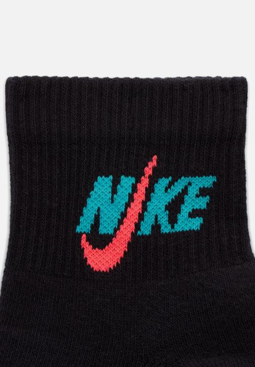 Nike - Everyday Plus Cushioned training ankle socks (3 Pairs) - multi