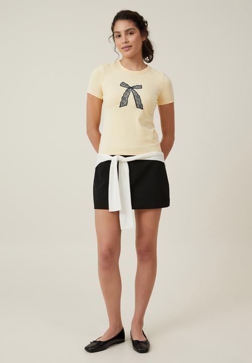 Cotton On - Fitted Graphic Longline Tee - Lacey/Butter Milk