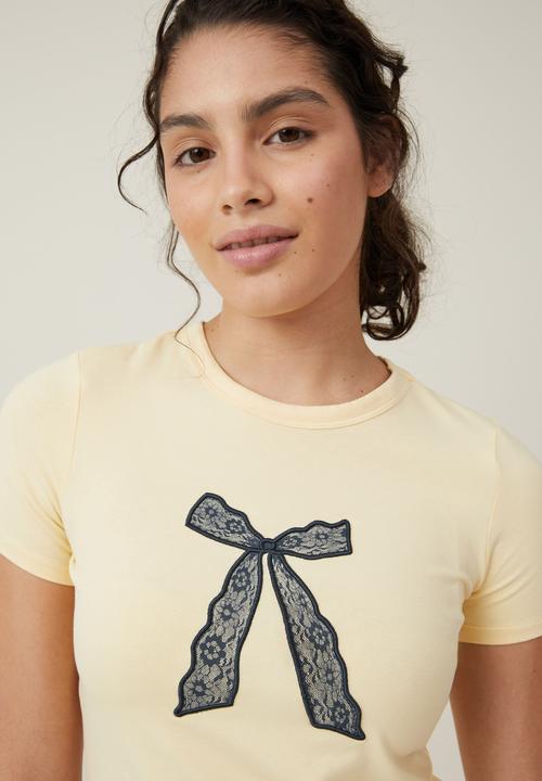 Cotton On - Fitted Graphic Longline Tee - Lacey/Butter Milk
