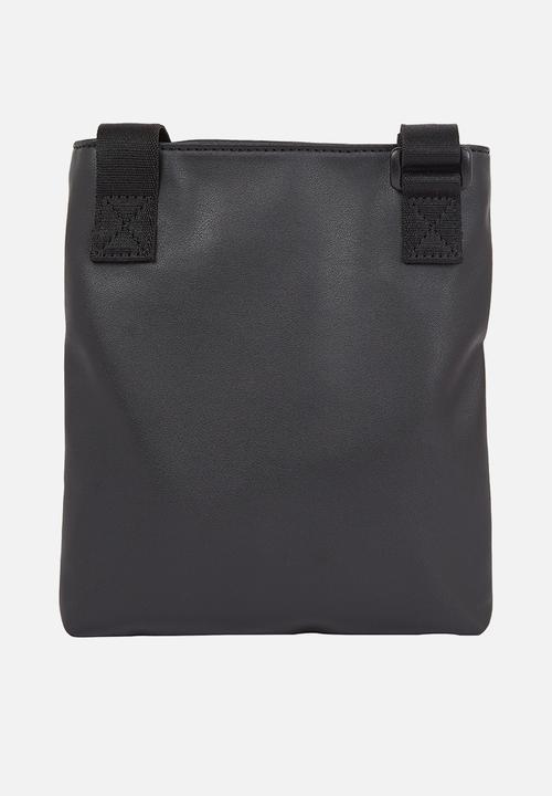 Calvin Klein - Monogram Soft Flatpack18 - Black