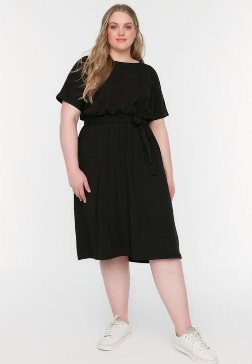 Trendyol - Plus Belted Knitted Crew Neck Dress - Black