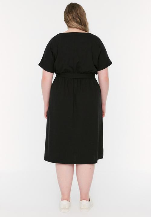 Trendyol - Plus Belted Knitted Crew Neck Dress - Black