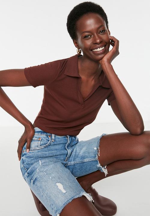 Trendyol - Fitted/situated crop polo neck ribbed stretch knit blouse - brown