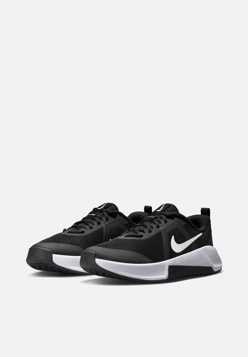 Nike - Mc trainer 3 - black/white