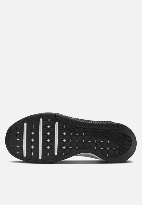 Nike - Mc trainer 3 - black/white
