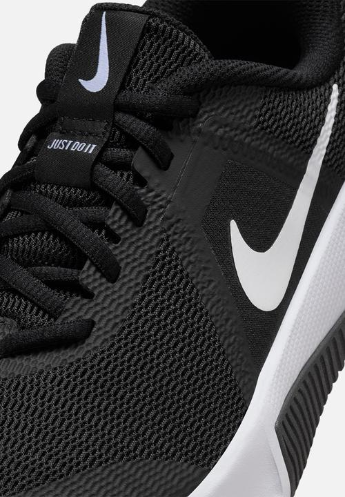 Nike - Mc trainer 3 - black/white
