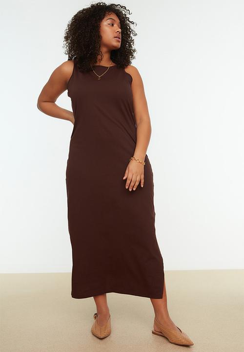 Trendyol - Plus shift crew neck slit knitted dress - dark brown