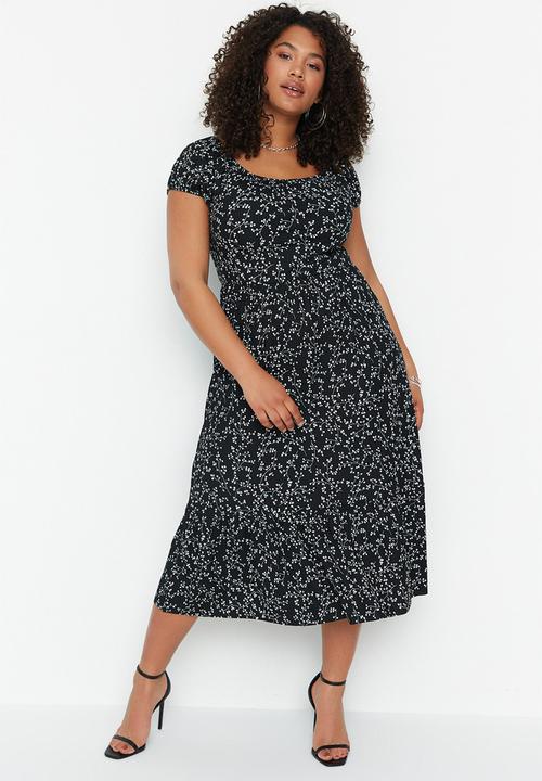 Trendyol - Plus Black Floral Patterned Knitted Dress - Schwarz