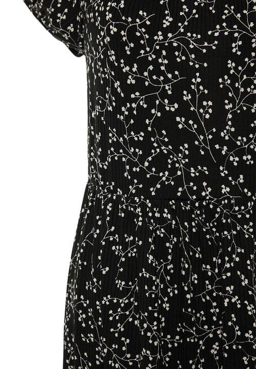 Trendyol - Plus Black Floral Patterned Knitted Dress - Schwarz