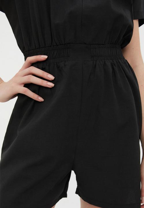 Trendyol - Elastic Waist Mini Woven Mini Jumpsuit - Schwarz