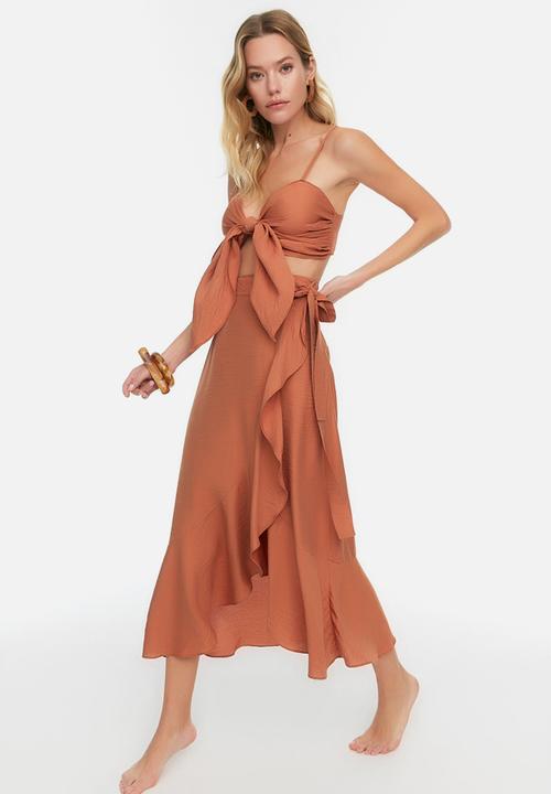 Trendyol - Woven ruffle blouse and skirt set - cinnamon