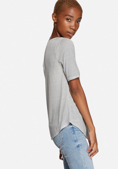 Jacqueline de Yong - Laban Tee