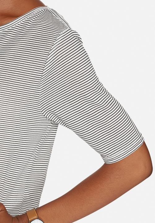 Jacqueline de Yong - Laban Tee