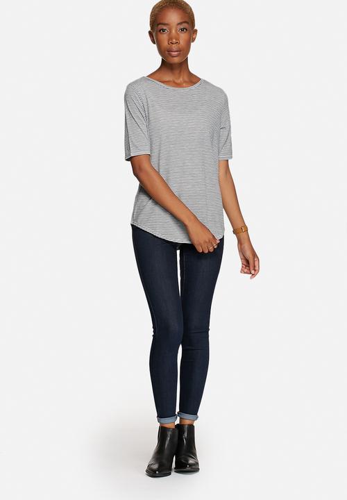Jacqueline de Yong - Laban Tee