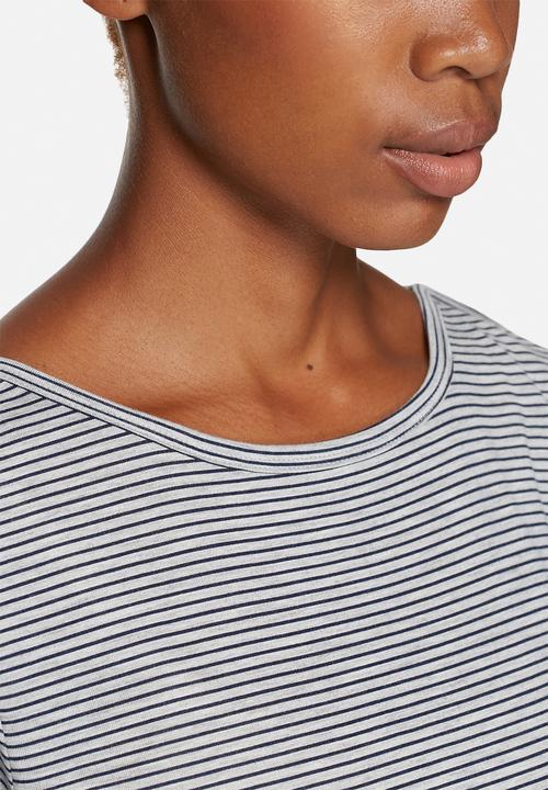 Jacqueline de Yong - Laban Tee