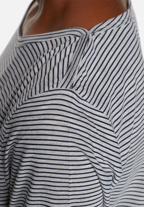 Jacqueline de Yong - Laban Tee