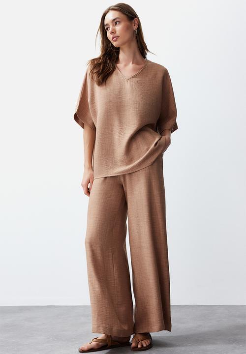 Trendyol - V-neck two piece set - camel