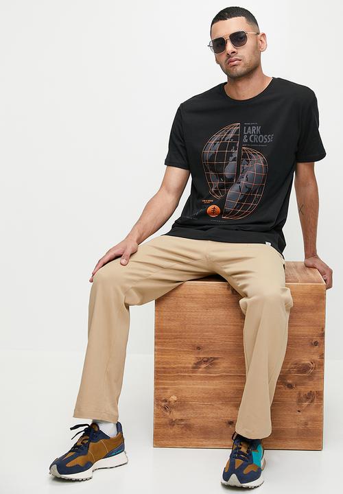 Lark & Crosse - Regular Fit Embossed Crew Neck Print - Black