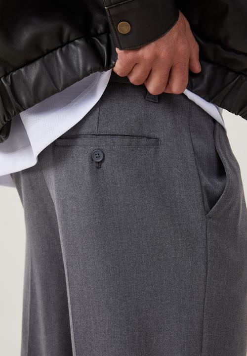 Cotton On - Relaxed Pleated Pant - Charcoal
