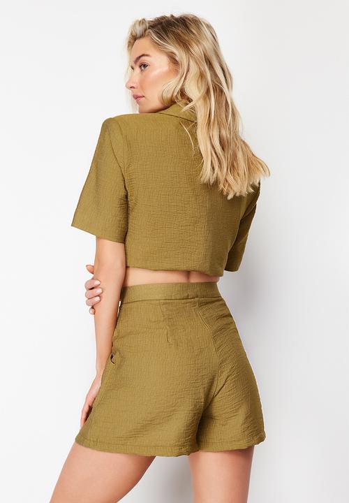 Trendyol - Pocket detailed linen look shorts - khaki