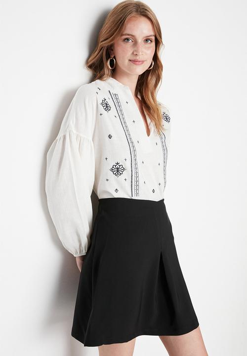 Trendyol - Embroidered balloon sleeve blouse - white