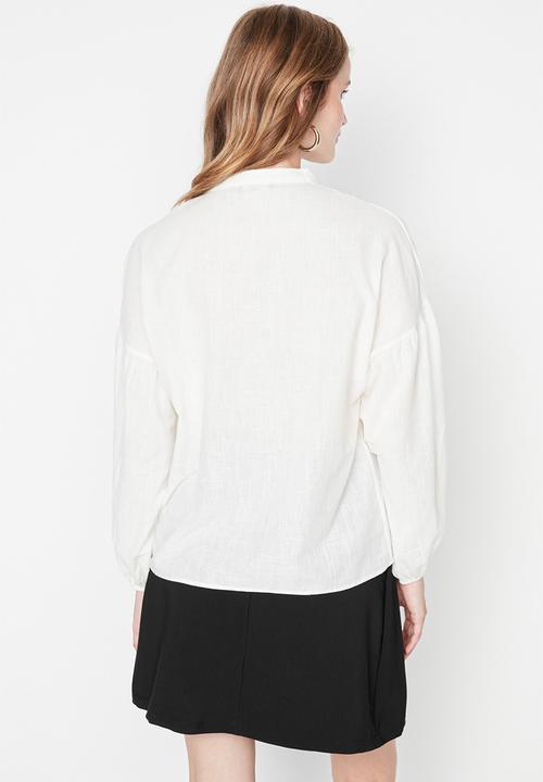 Trendyol - Embroidered balloon sleeve blouse - white