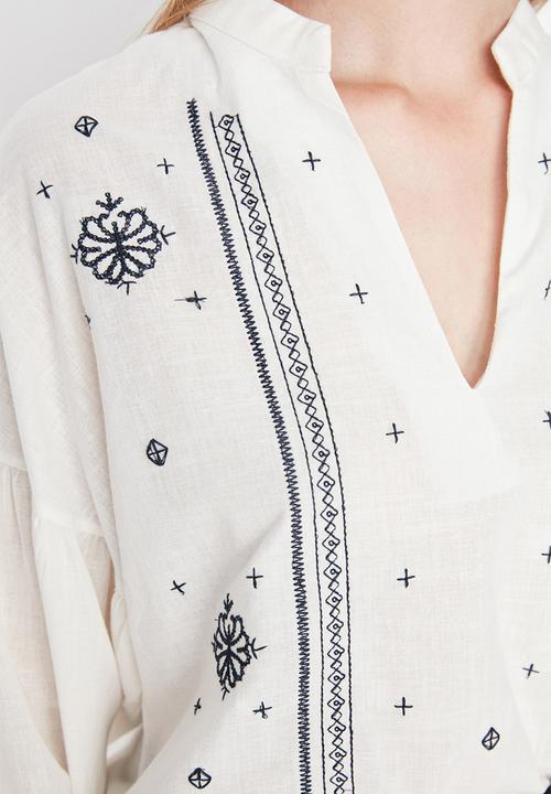 Trendyol - Embroidered balloon sleeve blouse - white