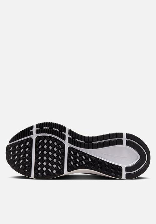 Nike - Structure 25