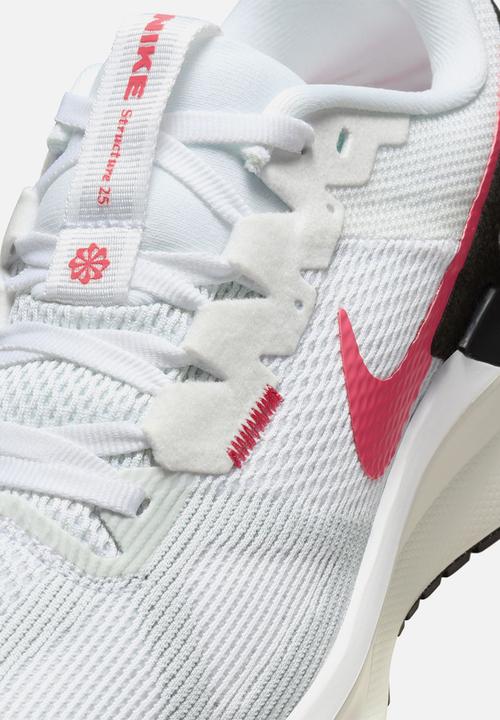 Nike - Structure 25