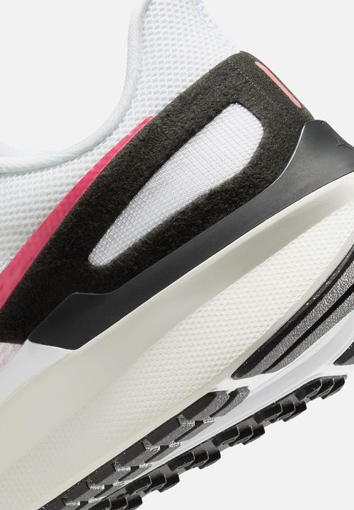 Nike - Structure 25