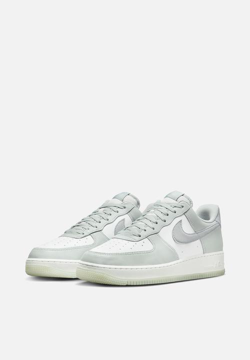 Nike - Air Force 1 '07 LV8