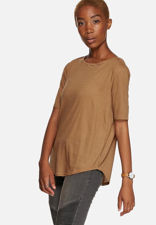 Jacqueline de Yong - Laban Tee